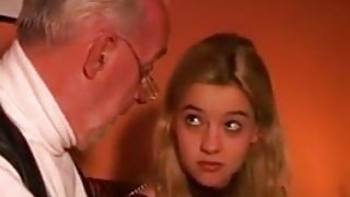 ეს არის უფასო გოგო ბებო უყვარს მისი ბაბუა! Watch free porn videos on line